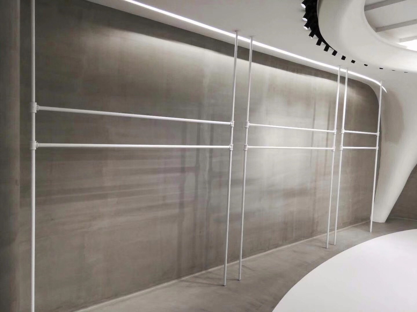 工業風高級灰 水泥墻